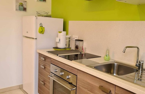 Gemenos Apartment | GITE LES CIGALES, Studio 15mn from the BEACHES, Many walks,