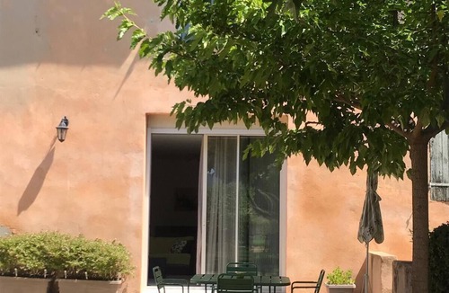 Gemenos Apartment | GITE LES CIGALES, Studio 15mn from the BEACHES, Many walks,