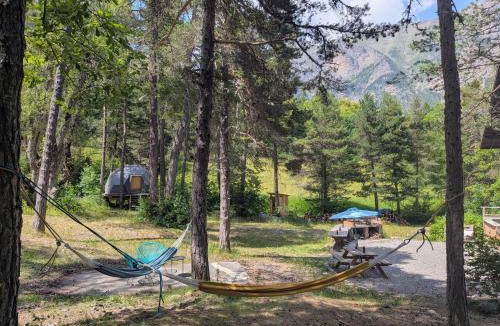 Chateauroux-les-Alpes Hostel | Gite les pinées