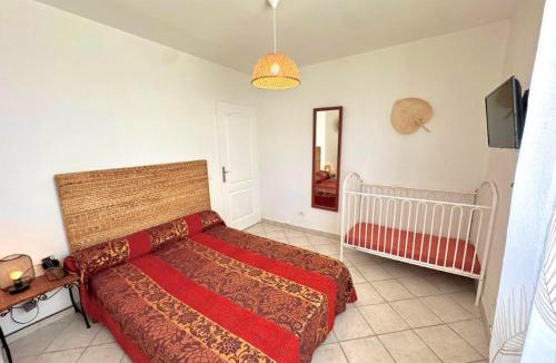 Pomerols Apartment | Gite proche plage, climatisé, terrasse, jardinet et parking, très calme