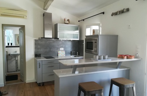 La Caravane House | Gîte with private Jacuzzi in the heart of Provence Côte d'Azur