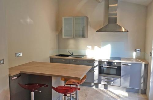 Eyragues Villa | Gite with swimming pool and landscaped garden
