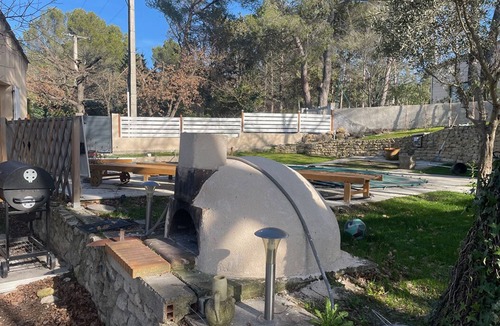 Velleron Boat Rental | Gîte with swimming pool on large wooded grounds.