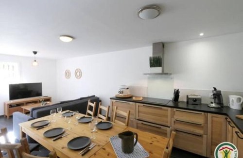 Reallon Ski Chalet | Gîtes de la Lame - L'Écurie : Authentic charm and serenity in the heart of the Écrins mountains