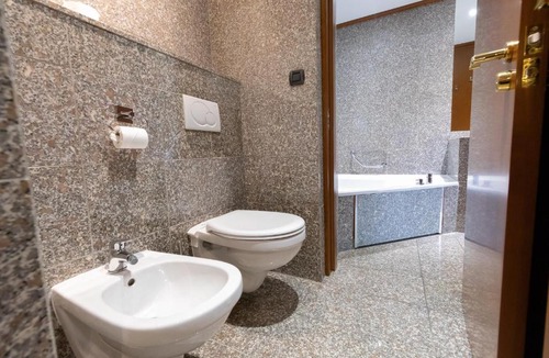 Nice City Centre Hotel | Goldstar Resort & Suites