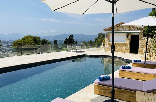 Mougins Villa | Gorgeous 4 bedroom, 3 bathroom villa with private pool & sea view in Mougins
