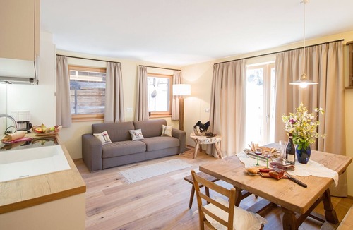 Selva di Val Gardena Apartment | Gorgeous Apartment Close to Ski Lifts with Wi-Fi, Parking and Garden
