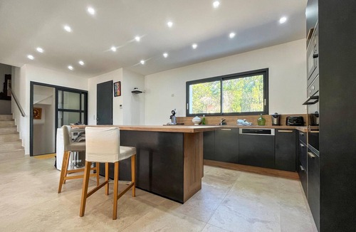 Grans House | Gorgeous home in Grans