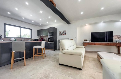Grans House | Gorgeous home in Grans