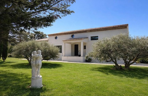 Grans House | Gorgeous home in Grans