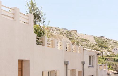 8th Arrondissement House | Goudes times - cabanon design en bord de mer