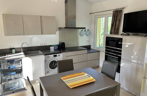 Mougins Apartment | Grand Appartement 3 Suites Avec Piscine & Pataugeoire Pour Enfants