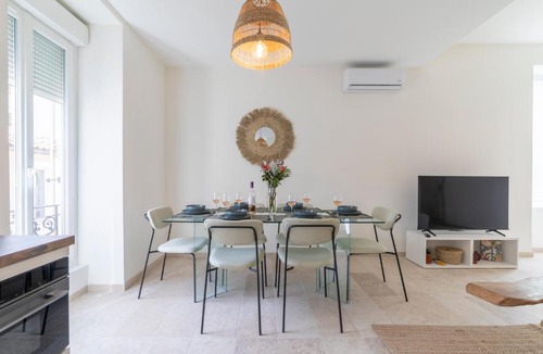 Faubourg Apartment | Grand appartement 4 chambres Centre Nîmes Arènes à pied 8 pers