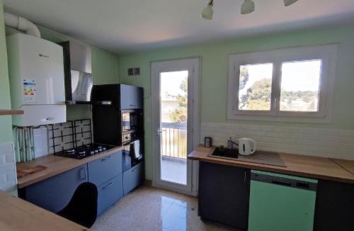Caremeau Apartment | Grand Appartement Ensoleillé avec Parking
