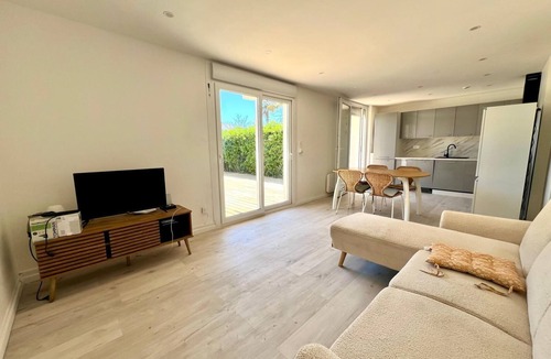 Palavas-les-Flots House | Grand logement avec jardin à 10 secondes de la mer un havre de paix balnéaire!