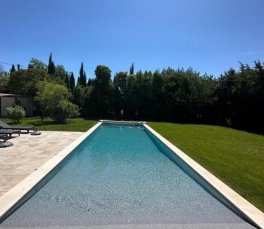 Cavaillon House | Grand Mas Provençal rénové avec piscine-plage