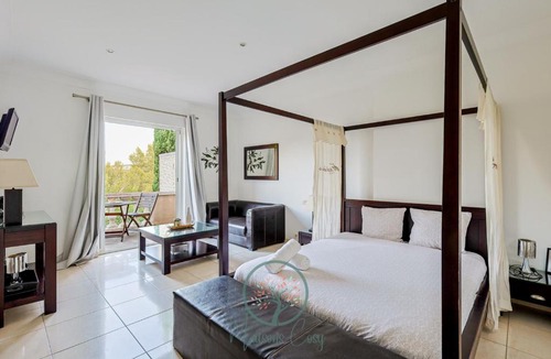 Ensues-la-Redonne Bed & Breakfast | Grand Studio "Madrague" - Domaine Ciel et Mer