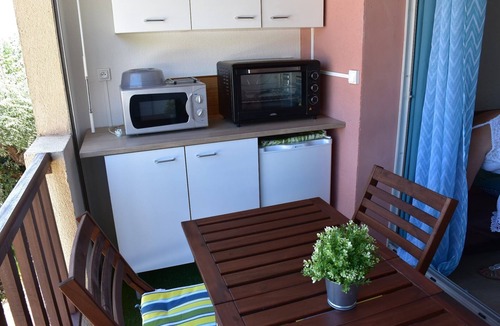 Sausset-les-Pins Apartment | Great accommodation for 4 next to the beach and swimming pool