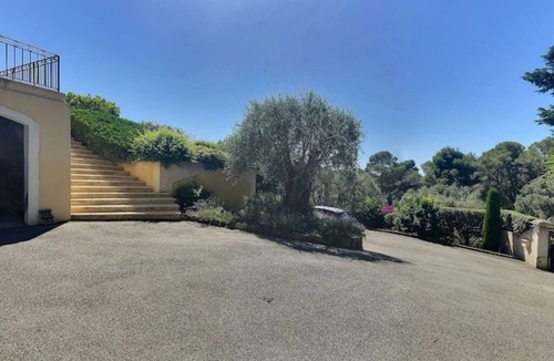 Mougins Villa | Green pool villa.