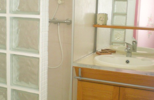 Greoux-les-Bains Apartment | GREOUX, T2 (1 bedroom), garden, parking space, free WI-FI, AIR CONDITIONING