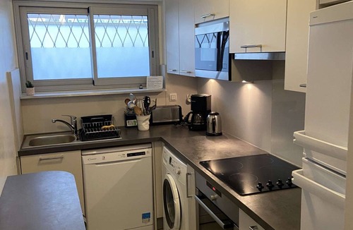 Villeneuve Loubet Beach Apartment | Ground Floor 3-Room Apartment with Terrace & Garden, 5 min to Beach, A/C, Parking, Villeneuve-Loubet