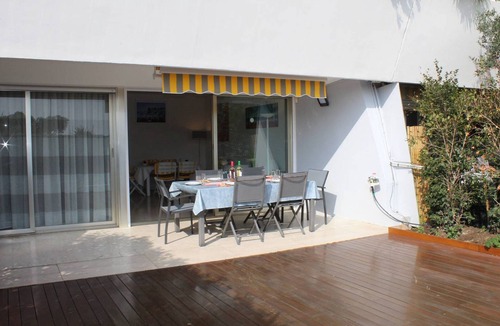 Villeneuve Loubet Beach Apartment | Ground Floor 3-Room Apartment with Terrace & Garden, 5 min to Beach, A/C, Parking, Villeneuve-Loubet