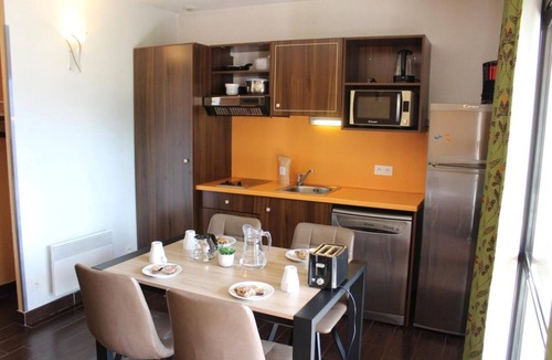 Jausiers Apartment | Ground floor, view valley, swimming pool, hammam, terrace, parking, tv, 27m², Pra Loup
