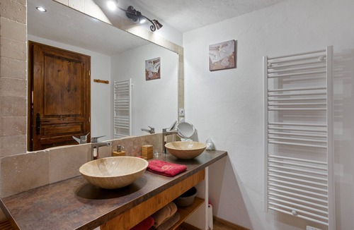 Sillans-la Cascade Bed & Breakfast | Guest Room “2 Bedrooms – Provence, Le Verdon” with Wi-Fi