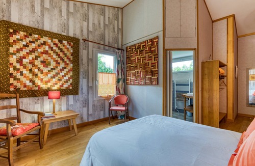 Soubes Bed & Breakfast | Guest Room "Chambre Marissou" with Shared Pool, Terrace, and Wi-Fi