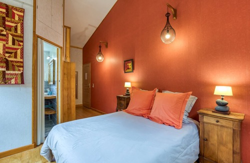 Soubes Bed & Breakfast | Guest Room "Chambre Marissou" with Shared Pool, Terrace, and Wi-Fi