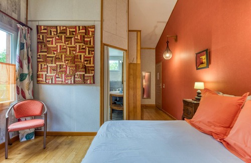 Soubes Bed & Breakfast | Guest Room "Chambre Marissou" with Shared Pool, Terrace, and Wi-Fi