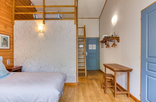 Soubes Bed & Breakfast | Guest Room “Chambre Paul” with Shared Pool, Terrace & Wi-Fi