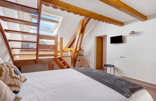 Saint-Andre-d'Embrun Bed & Breakfast | Guest Room “Écureuil - Camping Le Mont Orel” with Lake View and Shared Terrace