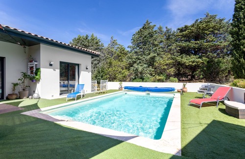 Treilles Apartment | Guest Room 'L'Occitane' with Direct Access to Shared Pool, Outdoor Lounge, and Wi-Fi