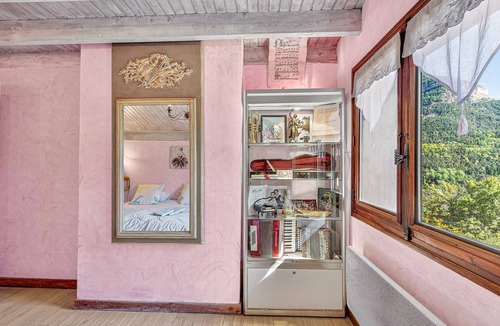 Beauvezer Bed & Breakfast | Guest Rooms 'Chambres D'hote Mélodie' with Mountain View, Shared Terrace and Wi-Fi