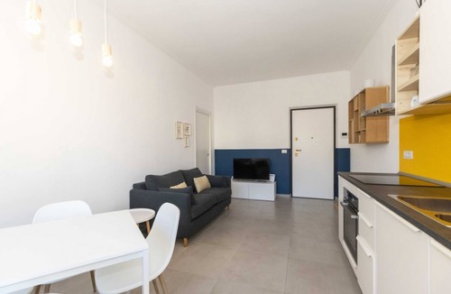Lingotto Apartment | GuestHost - A comfortable apartment ideal for 2 people is just a few steps from the Carducci metro station, bus stops and a few hundred meters from Turin's main hospitals. Very well connected to the Porta Nuova and Porta Susa railway stations and to the