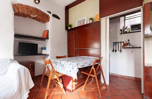 Nervi House | GuestHost - A practical 20 square meters studio apartment, perfect for two people, located on the ground floor of a building with a private entrance.The property is located in the Nervi neighborhood, just 400 meters from Caprafico beach, making it easy f
