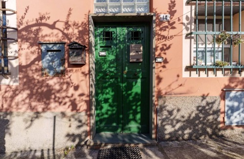 Nervi House | GuestHost - A practical 20 square meters studio apartment, perfect for two people, located on the ground floor of a building with a private entrance.The property is located in the Nervi neighborhood, just 400 meters from Caprafico beach, making it easy f