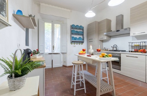 Sant'Antonio Apartment | GuestHost - Charming apartment of 100 sqm, for up to 4 people, located on the ground floor of a building (4 steps to access). The accommodation is located in the center of Pisa (Restricted Traffic Area), south of the Arno river, in the Sant'Antonio distr