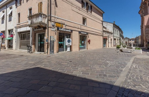 Comacchio Apartment | GuestHost - Comfortable apartment located on the second floor of a building NOT equipped with a lift.In 63 m2 of space it comfortably accommodates 5 people with a double sofa bed in the living room, a double bedroom and a bedroom with a single bed.Locate