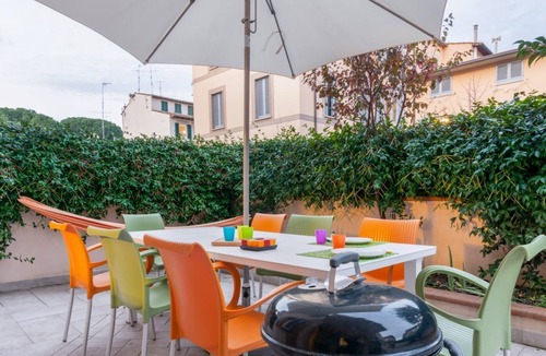Le Cure Apartment | GuestHost - Comfortable 50sqm apartment with tiled patio that can accommodate up to 4 people. Located on the ground floor of a modern building of recent construction, the apartment is equipped with private parking space for a motorbike (inside the patio)