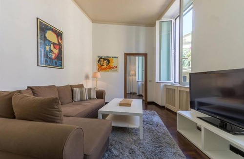 Rione IV Campo Marzio Apartment | GuestHost - Cozy 70m2 two-room apartment located on the third floor of a building with a lift (NOT suitable for disabled people). It comfortably accommodates 4 people with a double bedroom and a double sofa bed in the living room.The apartment is the ide