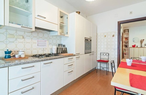 Padova Apartment | GuestHost - Modern and spacious apartment perfect for 5 guests is located in the Santa Rita area, a residential and very quiet area, a 10-minute walk from Prato della Valle and the Basilica of Sant'Antonio and 5 minutes from the main hospitals. Nearby yo