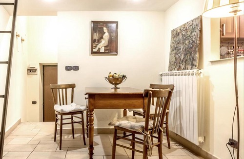 Rione VII Regola Apartment | GuestHost - Palazzo Farnese Historical Home