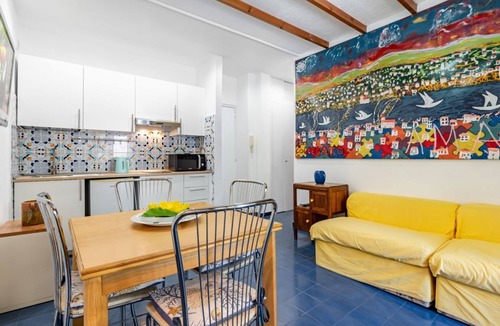 Spisone Apartment | GuestHost - Please note that from 20 May 2025 to 5 June 2025 the facade will be under construction.Cozy 41 sqm studio flat with sea view, perfect for 4 people, located on the ground floor of a building. The property is located in the Spisone area (Taormi