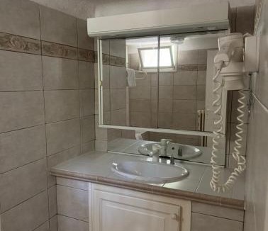 Beaucaire Hotel | Hôtel Le Robinson