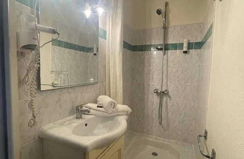 Lunel Hotel | Hôtel Les Mimosas