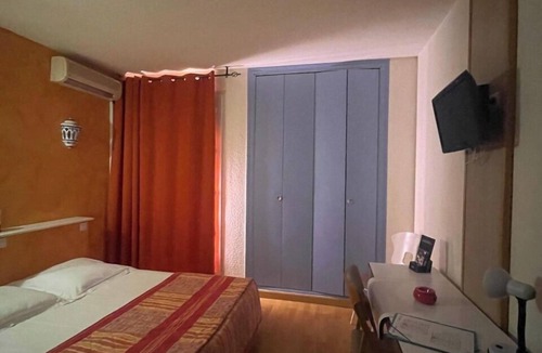 Lunel Hotel | Hôtel Les Mimosas