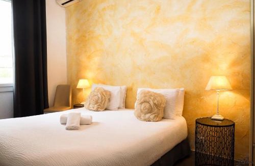 Port-Saint-Louis-du-Rhone Hotel | Hôtel Restaurant La Plage