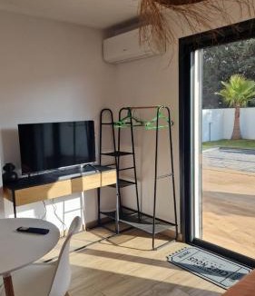 Gignac-la-Nerthe House | Halte Provence - 2 chambres - Piscine - Salle de bain privée - Parking gratuit